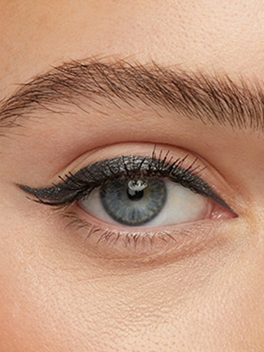 close-up of model wearing an easy winged liner look
