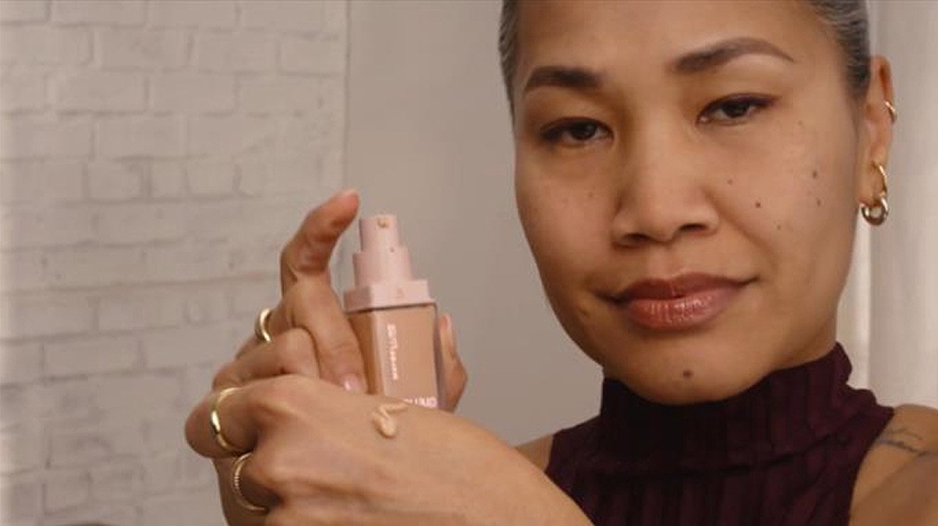 Maybelline Lifter plumpglow foundation Video cover model