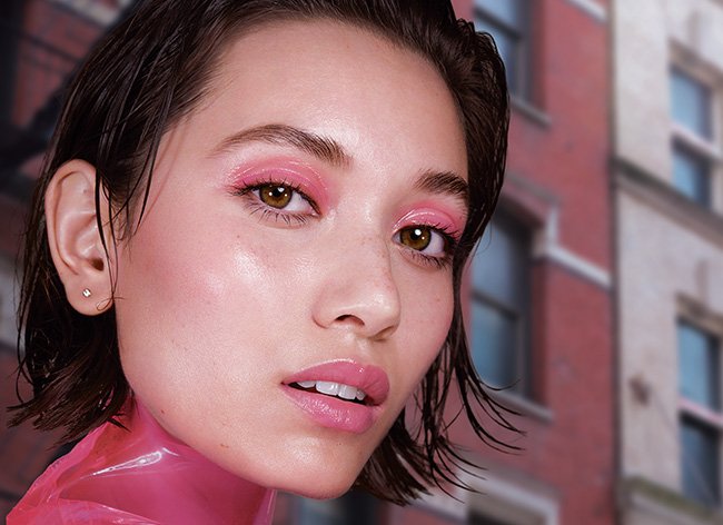 Maybelline Grippy setting mist primer model image2
