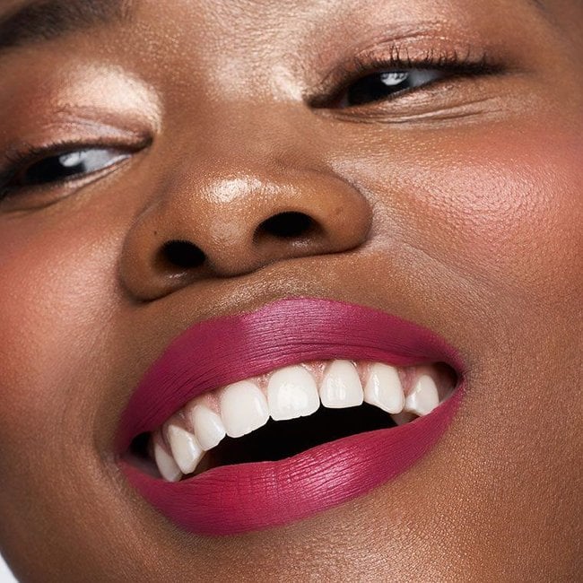 A young woman wears Maybelline’s SuperStay Ink Crayon Lipstick Matte Longwear Lipstick