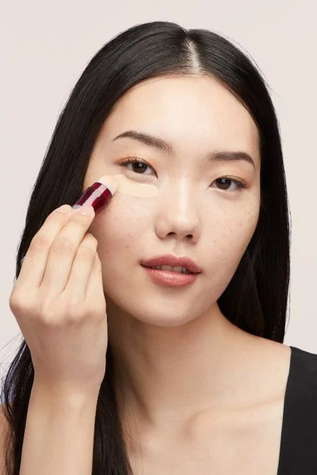 Woman applying Instant Age Rewind under Eye