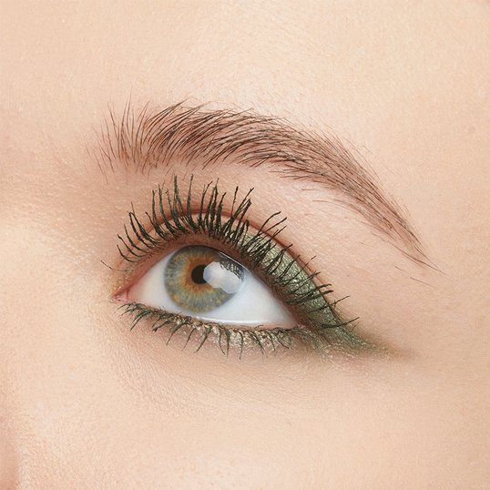 Close-up of green eyes with green eyeshadow, showing one of the best eyeshadow looks for green eyes.