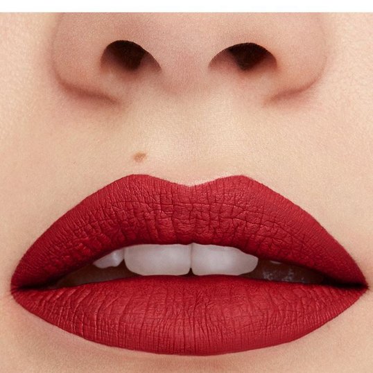 A close-up shot of a woman’s lips wearing Maybelline’s SUPERSTAY MATTE INK™ Liquid Lipstick