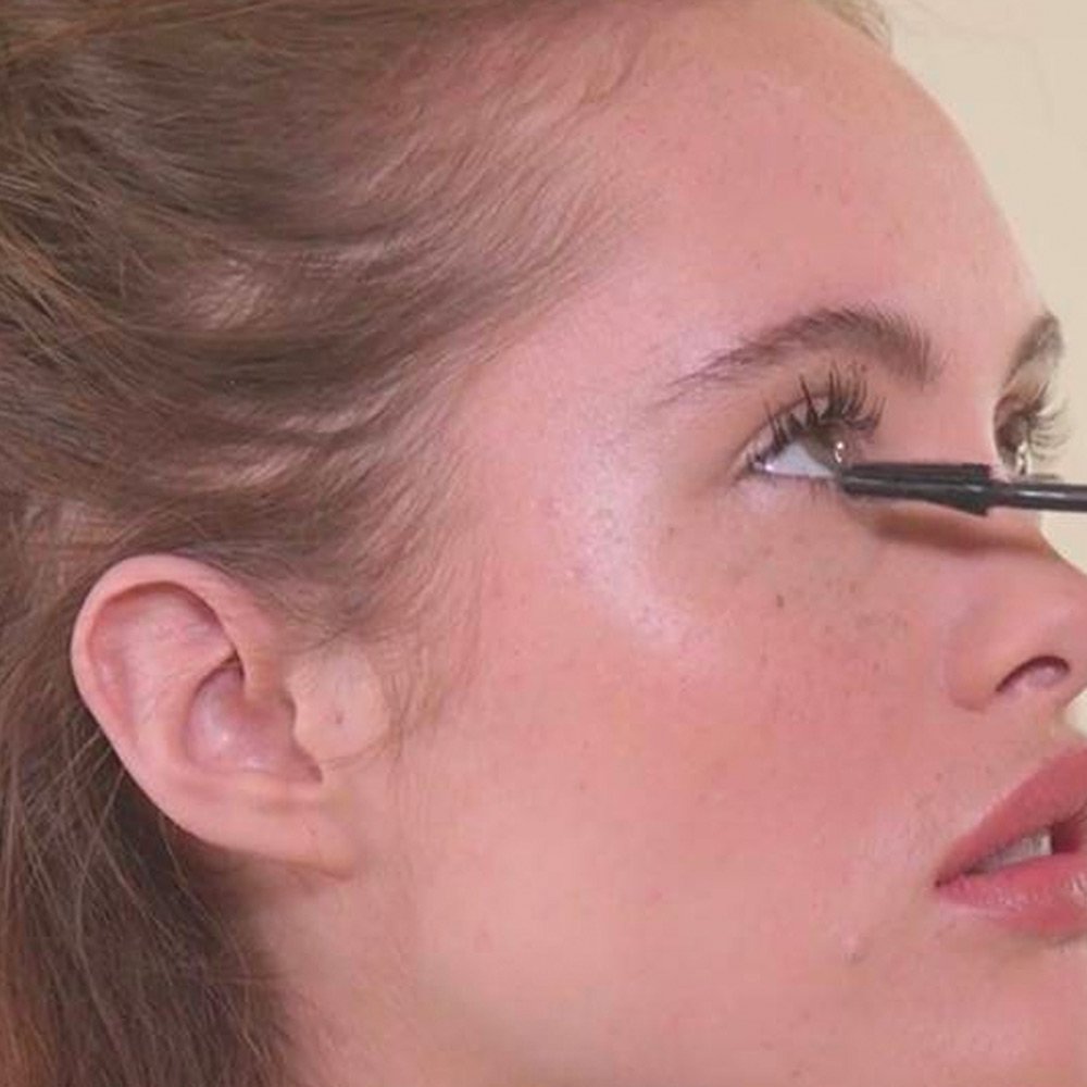 article HOW TO APPLY MASCARA
